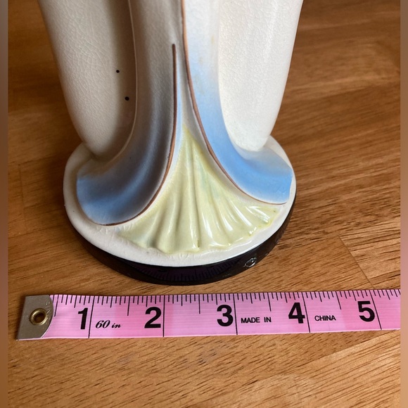 Vintage ceramic Mary and baby Jesus planter - Picture 9 of 9